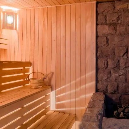 & 4* Bukovel