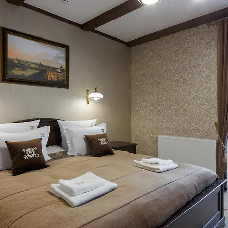 Hotel & 4*