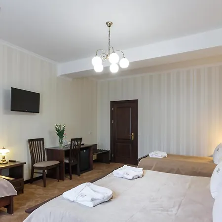 Hotel &
