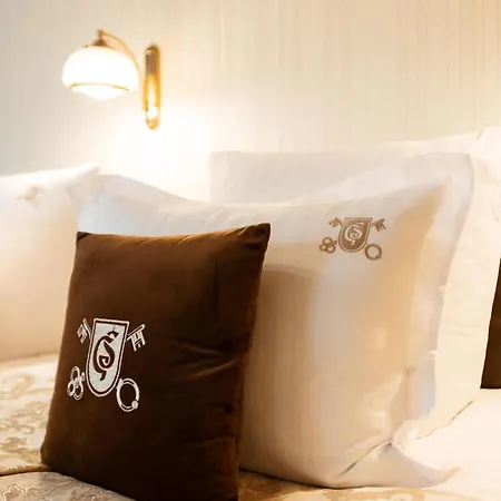 & Hotel 4*