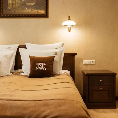 Hotel & 4*
