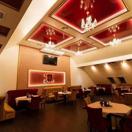 & 4* Bukovel